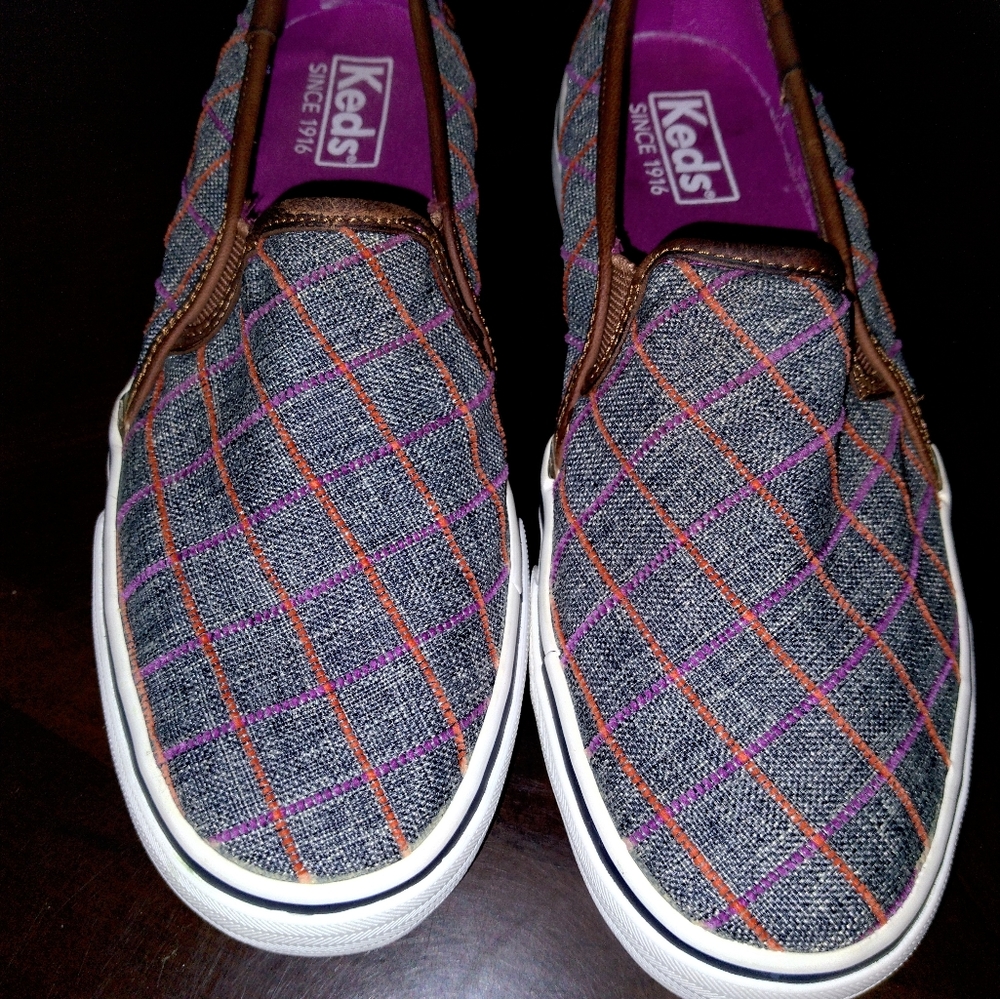 Keds slip on tennis shoes!  Size 6.5.